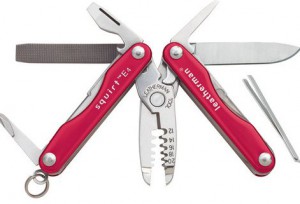 Мультиинструмент Leatherman Squirt E4 красный 10 функций (В подарочной упаковке).. Кликните для просмотра в большом размере.