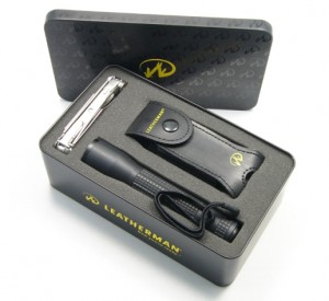 Набор Leatherman Wave + фонарь Inova T3 (в подарочной коробке).. Кликните для просмотра в большом размере.